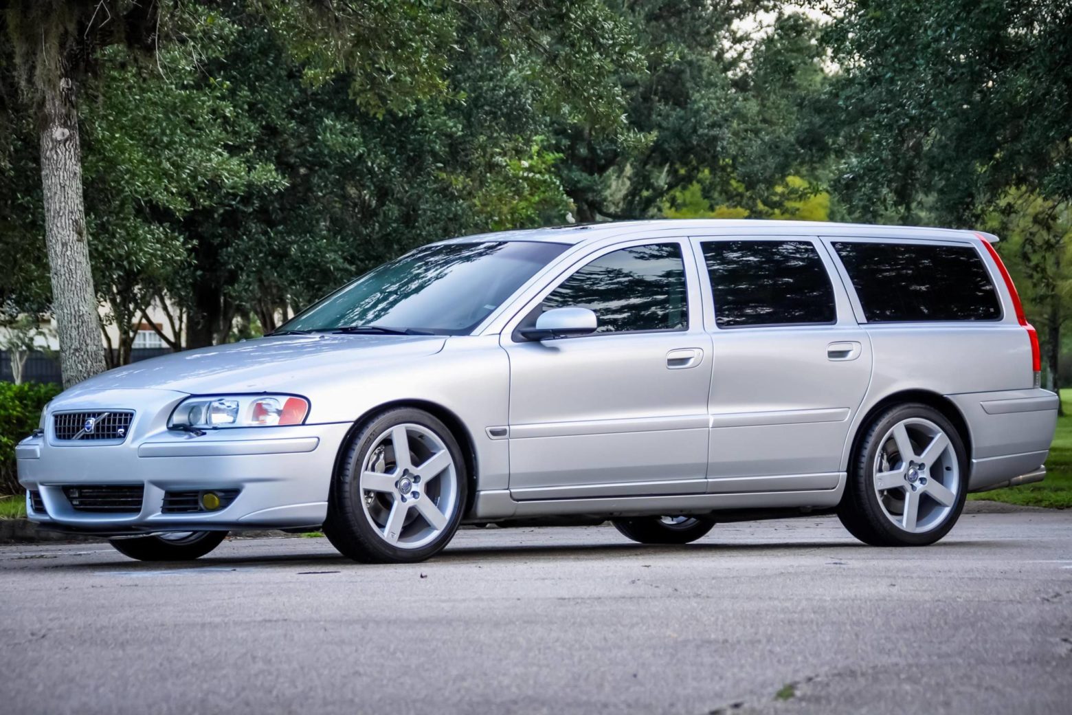 V70 R Block The second generation Volvo V70R is a classic - DriverSociety.com